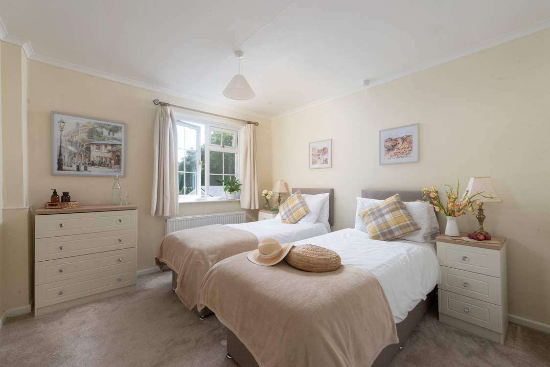 Bedroom 2 can be made into 2'6