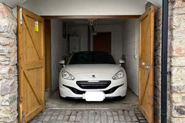 The garage next to No.5 Pump Street.
