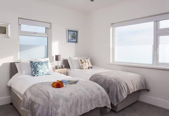 The twin bedroom also has fabulous views over towards Lizard Point (Bedroom 1). 