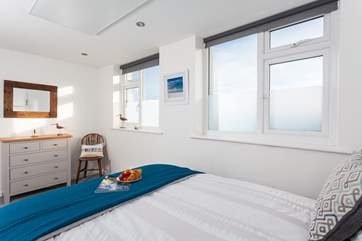 The frosted glass ensures you keep your privacy.