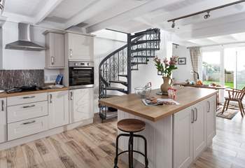 The spacious kitchen-area is ideal for preparing a special treat.