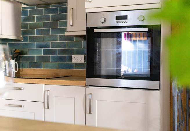 The kitchen has plenty of work space for either cooking your evening meal or unwrapping your fish and chips. 