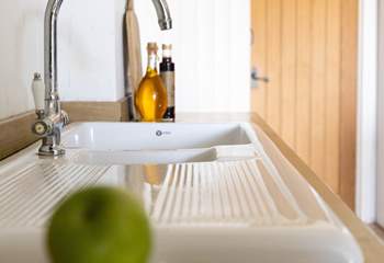 A gorgeous kitchen befitting of this gorgeous location. 