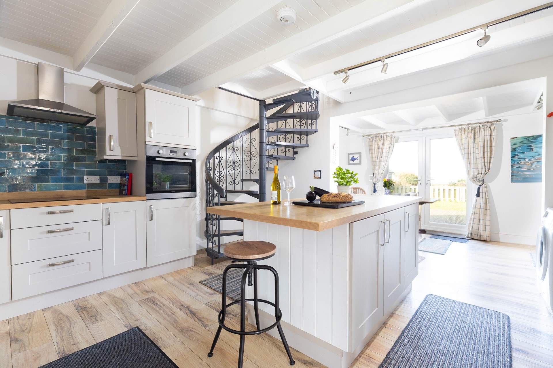 The spacious kitchen-area is ideal for preparing a special treat.