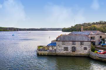 The Boat House really is the ultimate waterside property.