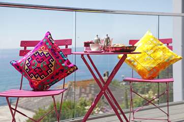 Treat yourself to morning coffee, afternoon tea or sundowners on the balcony.