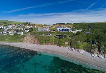 Sandpiper sits in a terrace of five stunning beach houses in the coastal hamlet of Portwrinkle.
