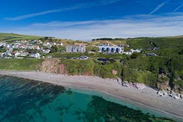 Sandpiper sits in a terrace of five stunning beach houses in the coastal hamlet of Portwrinkle.