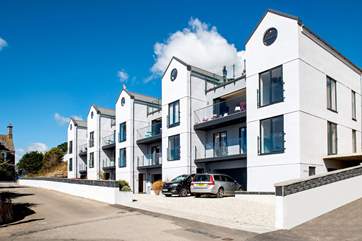 Sandpiper sits in a terrace of five coastal retreats.