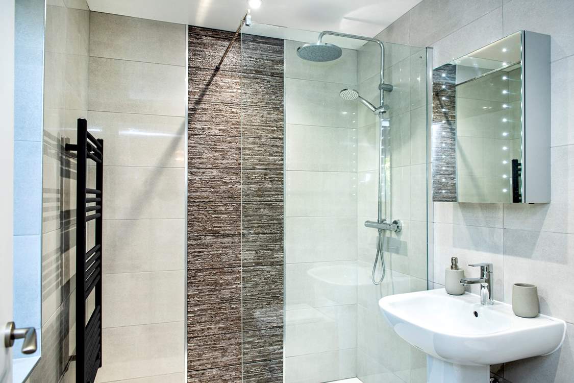 The en suite shower-room.