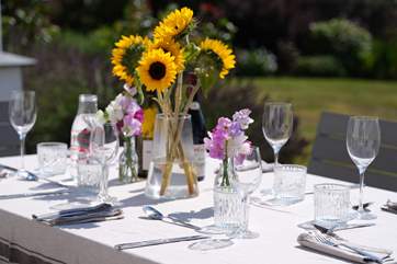 Summer dining outdoors doesn't get better than this.