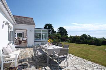 Enjoy al fresco meals with a sea view.