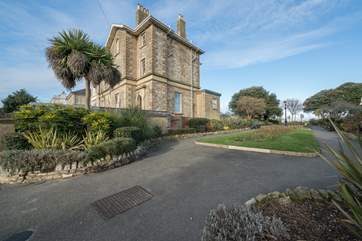 A short walk through the gardens leads you straight to Ryde beach.