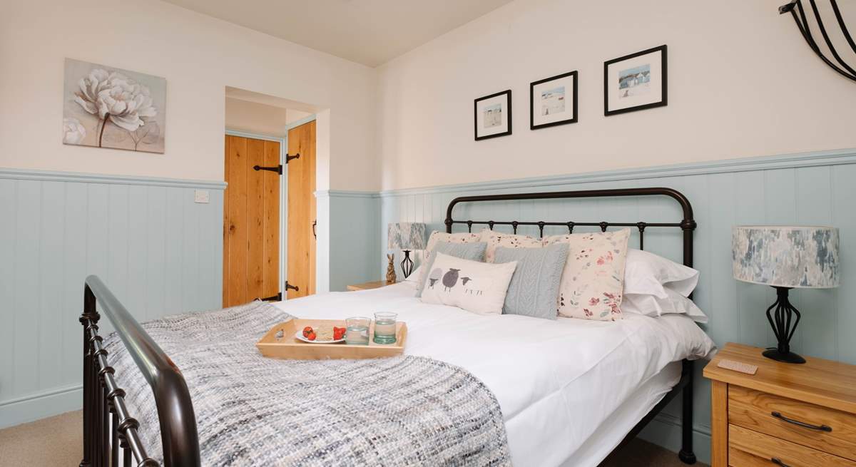 The double bedroom has an en suite shower-room.
