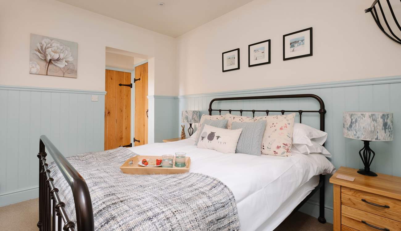 The double bedroom has an en suite shower-room.