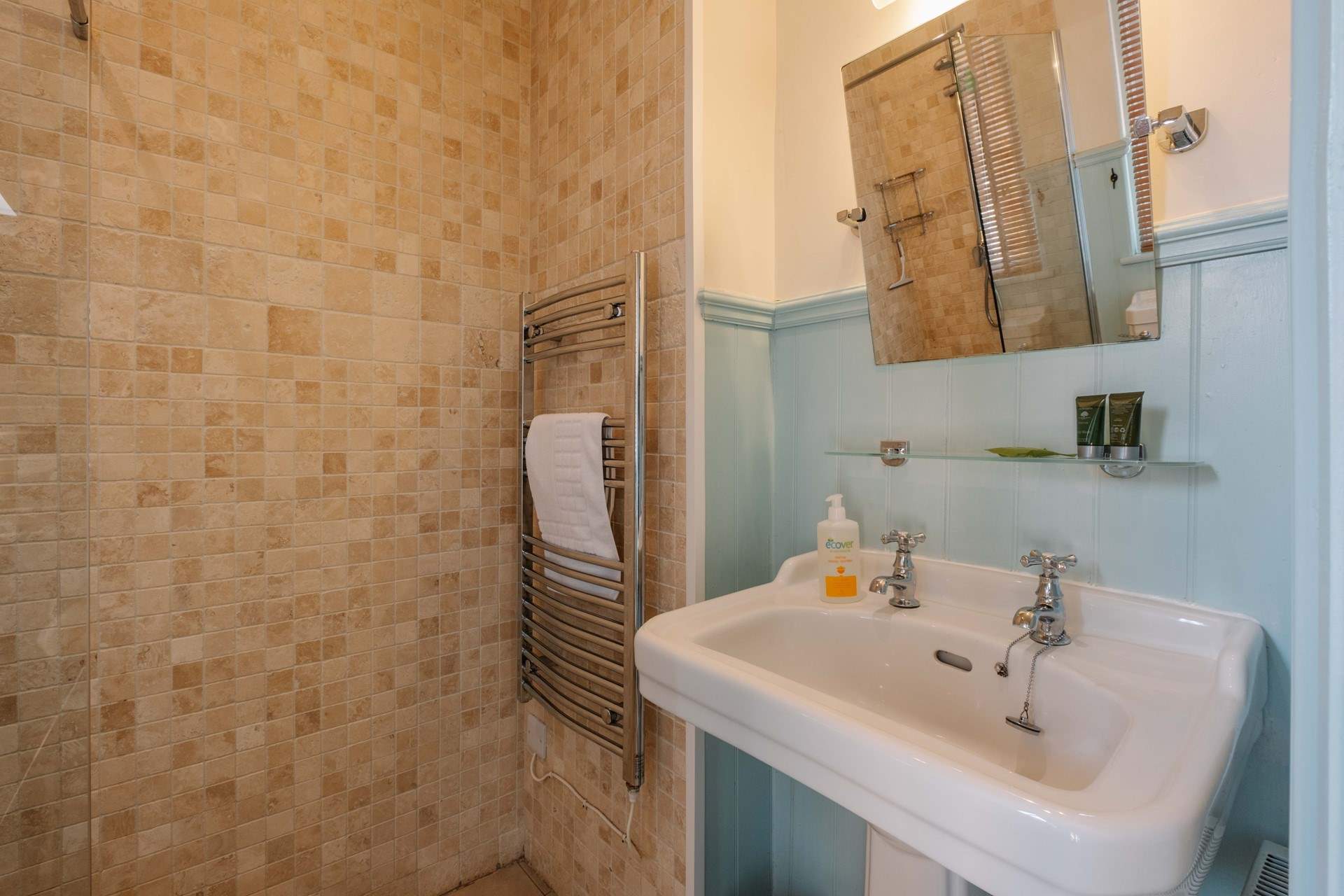 The en suite, what better way to start the day with an invigorating shower!