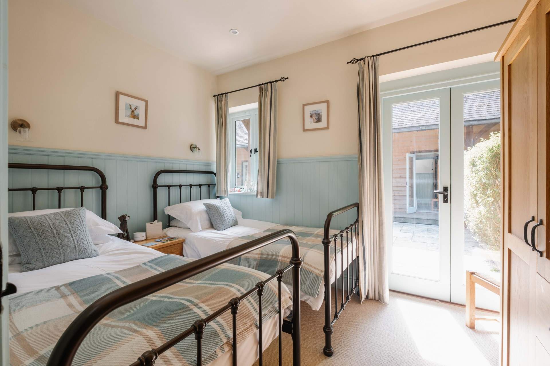 The relaxing twin room.