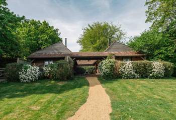 Castlemans Stables East is a fabulous stable conversion in the heart of the Sussex countryside.