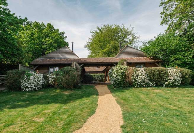 Castlemans Stables East is a fabulous stable conversion in the heart of the Sussex countryside.