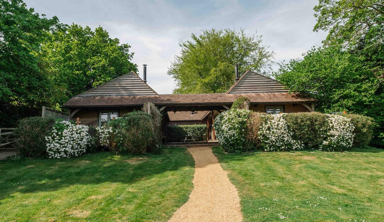 Castlemans Stables East is a fabulous stable conversion in the heart of the Sussex countryside.