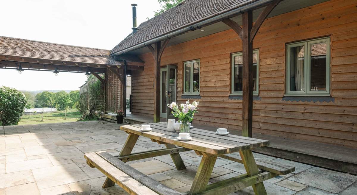 Castlemans Stables West is a fabulous conversion in the heart of the Sussex countryside.
