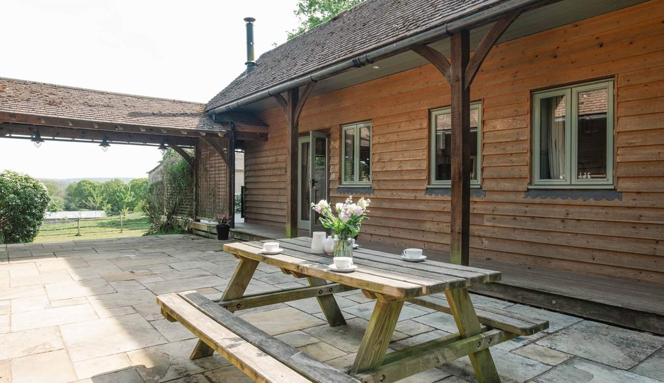 Castlemans Stables West is a fabulous conversion in the heart of the Sussex countryside.