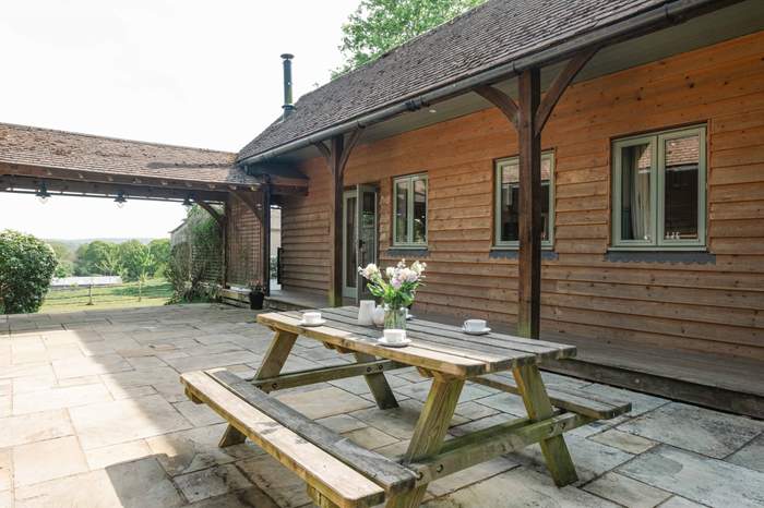 Castlemans Stables West is a 2 bedroom, dog-friendly self-catering cottage near Battle.