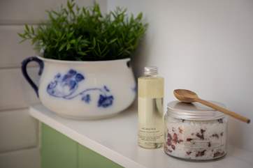 The perfect touches at every turn. Relax in the bath whilst indulging in these complimentary Aromatika crystals - perfect!