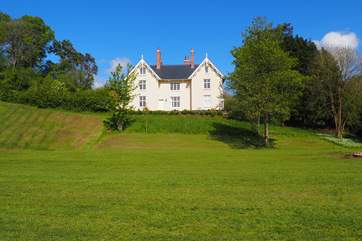 Lythecourt is a stunning period property with extensive gardens, and will be ready for guests from the end of March. A full set of photos will be added once the fabulous refurbishment has been completed. Do ask us any questions in the meantime.