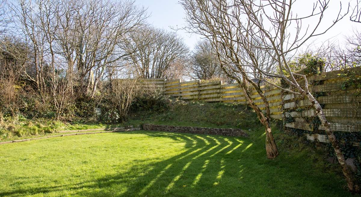 Safe enclosed garden to the rear of the house. Perfect for the children and dogs to play.