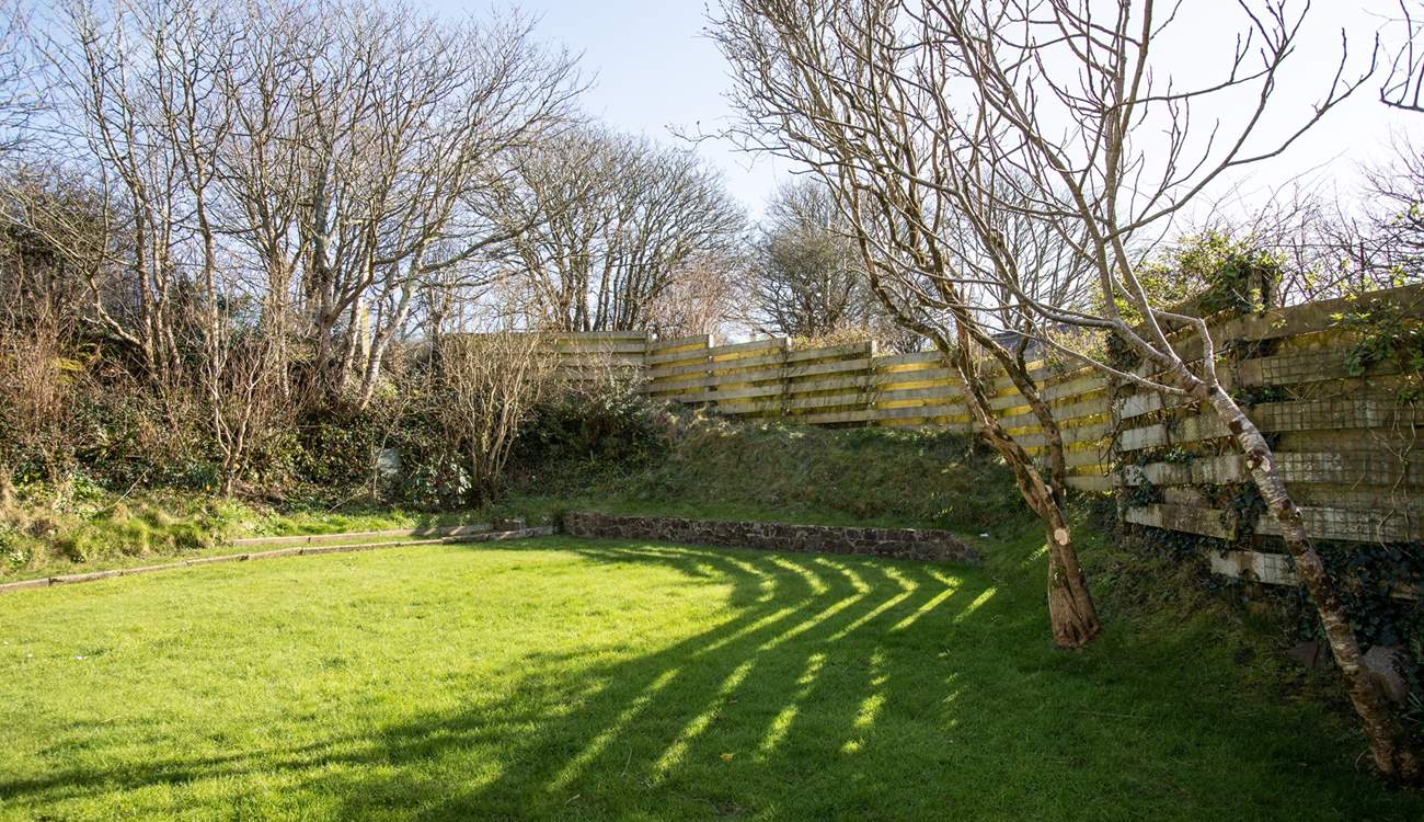 Safe enclosed garden to the rear of the house. Perfect for the children and dogs to play.