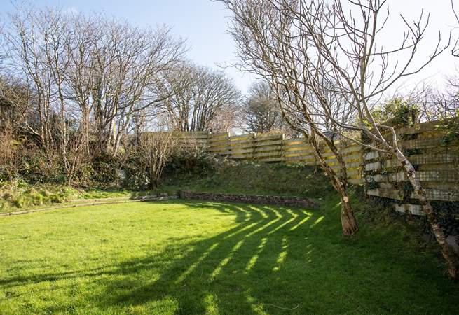 Safe enclosed garden to the rear of the house. Perfect for the children and dogs to play.