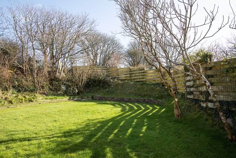 Safe enclosed garden to the rear of the house. Perfect for the children and dogs to play.