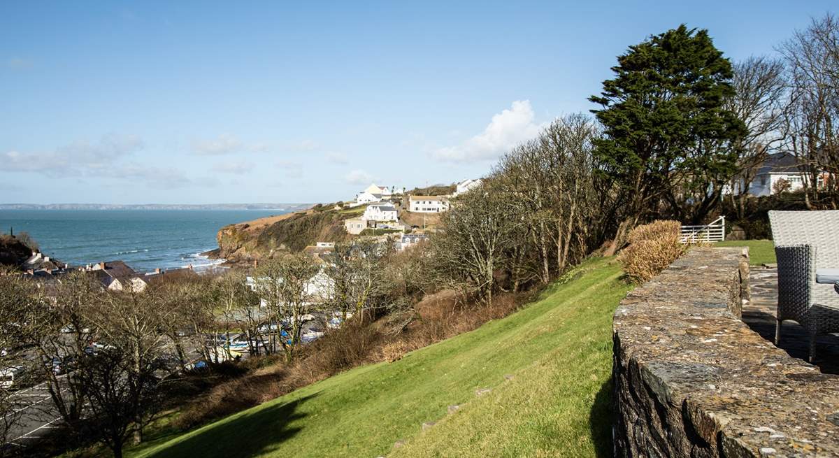 Front garden with a splendid sea view.