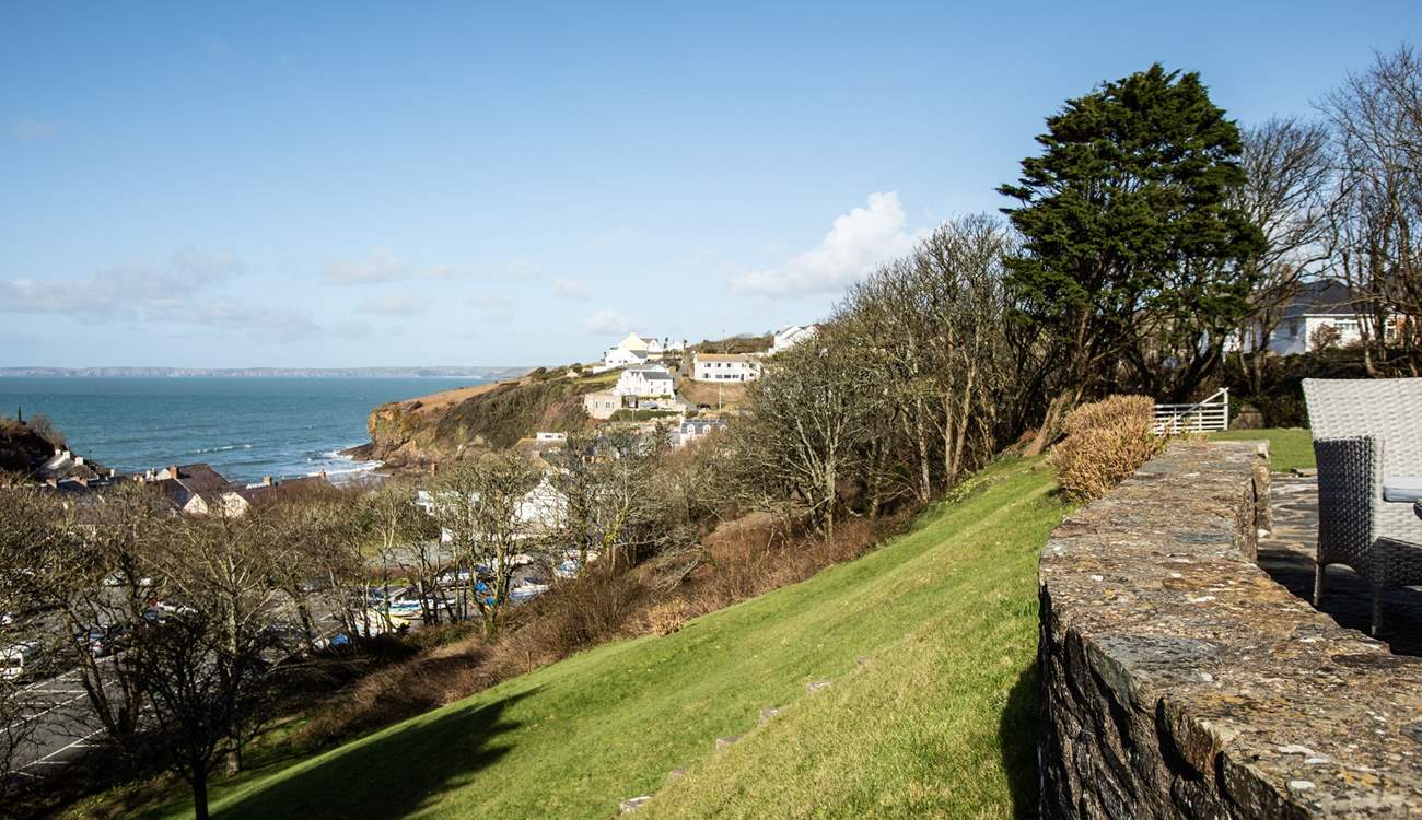 Front garden with a splendid sea view.
