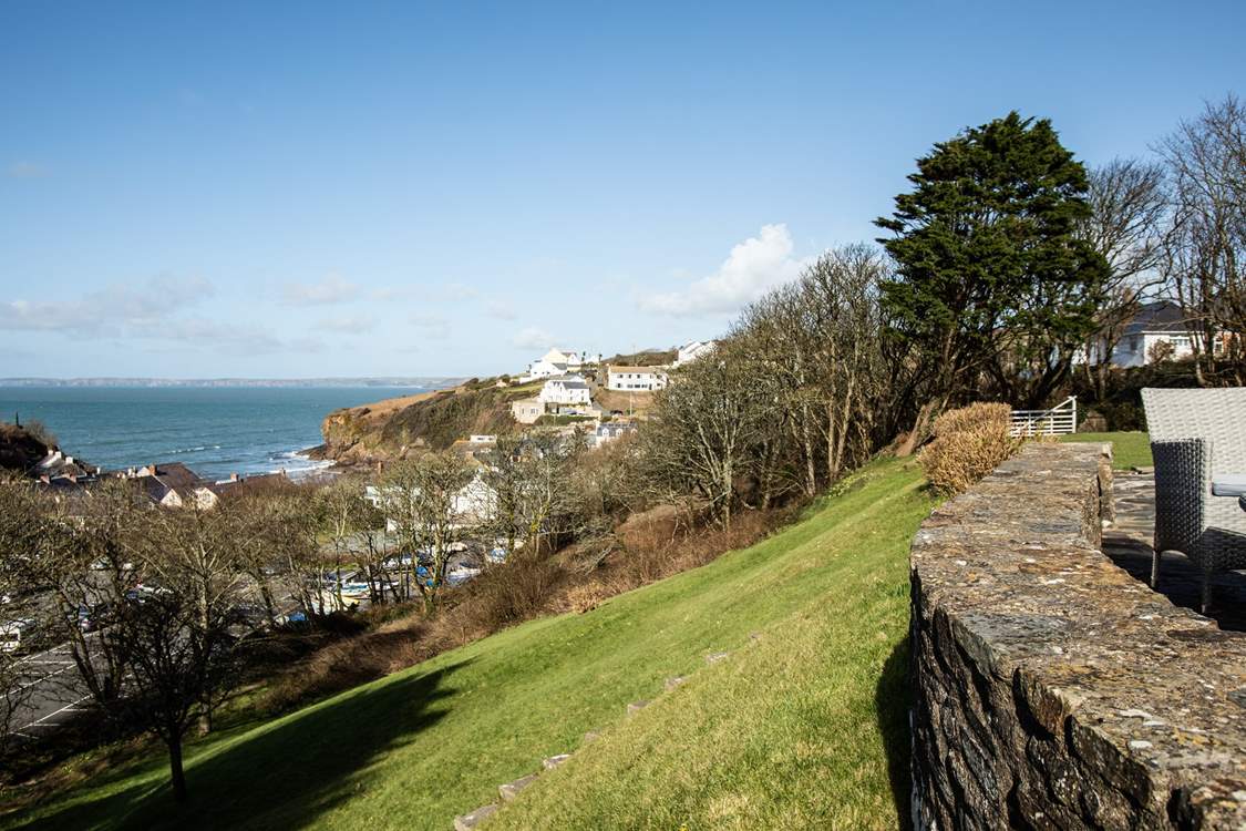 Front garden with a splendid sea view.