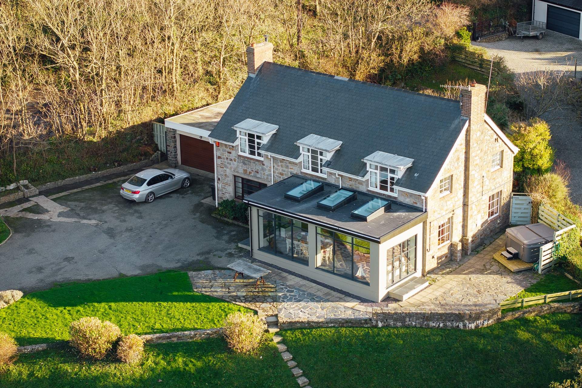 With captivating sea views and spacious grounds, just a few minutes walk to the seafront, choose idyllic Seaside house for your luxurious Pembrokeshire get-away. 