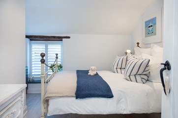 Gorgeous linens, cushions and throws.