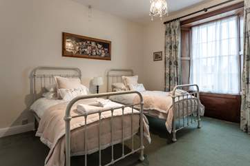 Bedroom 2 with twin beds.