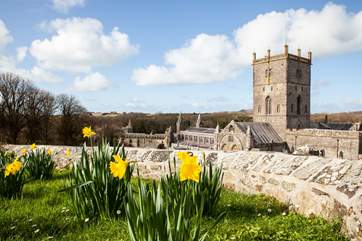 Menai House is a stone's throw away from the impressive St David's Cathedral and Bishop's Palace.