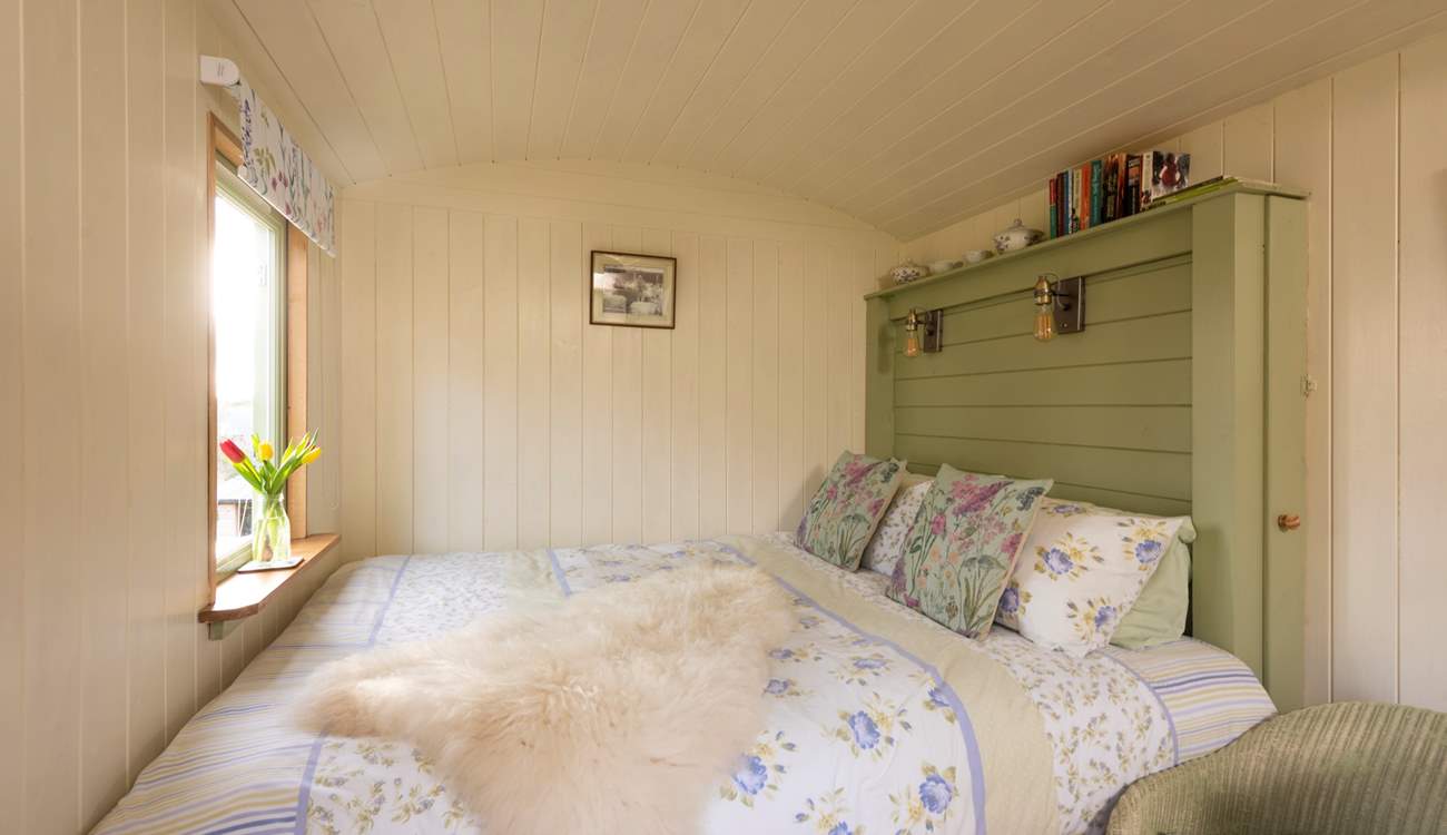 Rest your head in the sumptuous king-size bed, wake slowly and admire your morning view.