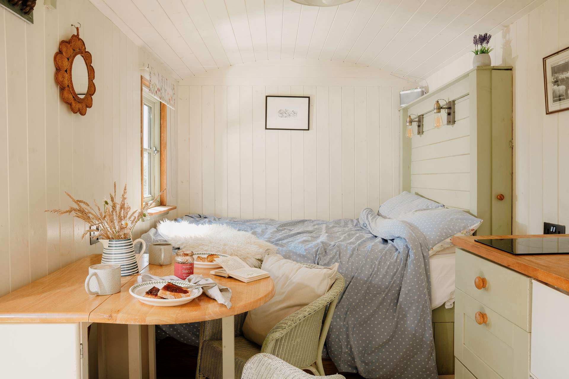 The sweet dining table can be folded away for extra space when needed. 