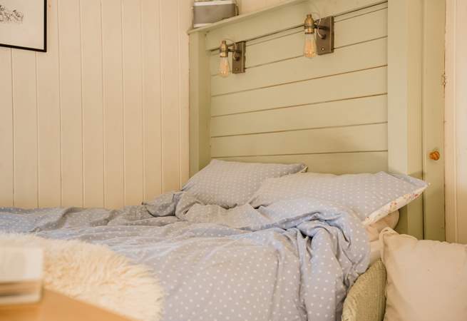 The double bed promises a restful night's sleep. 
