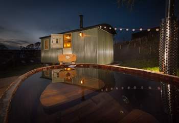 Set beside your hideaway, a wood-fired hot tub offers a wonderfully indulgent spot for long soaks beneath starry skies.