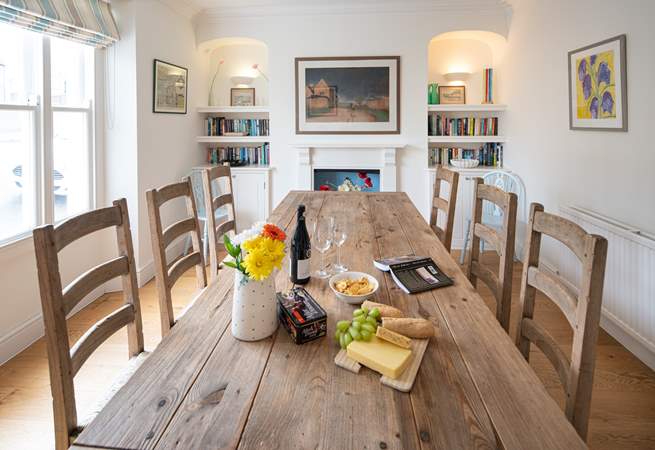 Elegant dining-room to enjoy a family meal after a day exploring beautiful Pembrokeshire. 