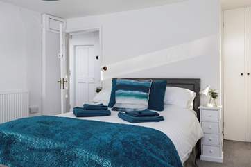 The double bedroom has an en-suite shower room.