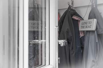 The entrance porch is ideal for storing your belongings after a day out exploring.