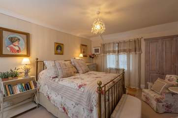 This cosy bedroom has a sumptuous double bed.
