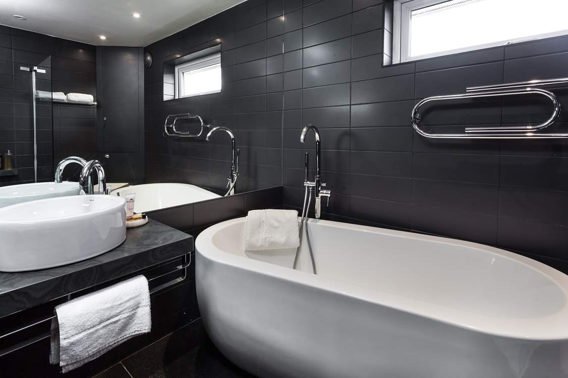 On the first floor you have a wonderful family bathroom.