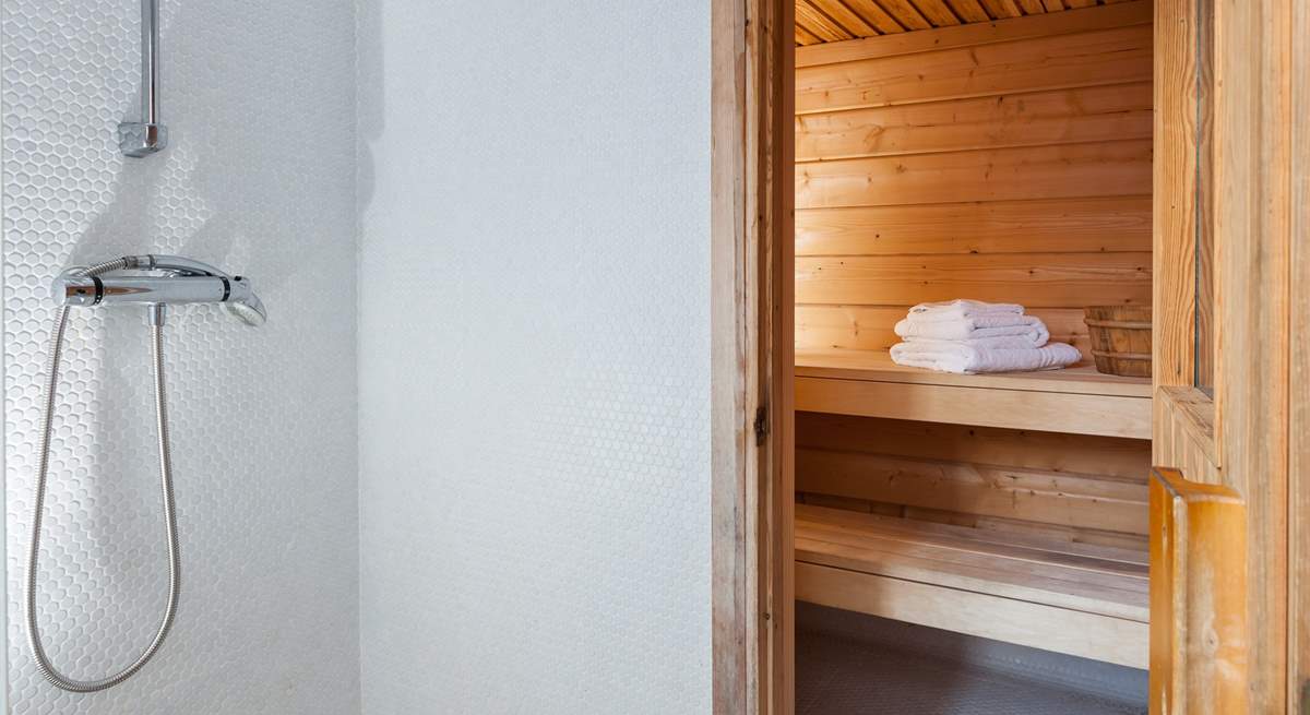 The sauna has an outside shower too - perfect for showering the sand off, after a day at the beach.